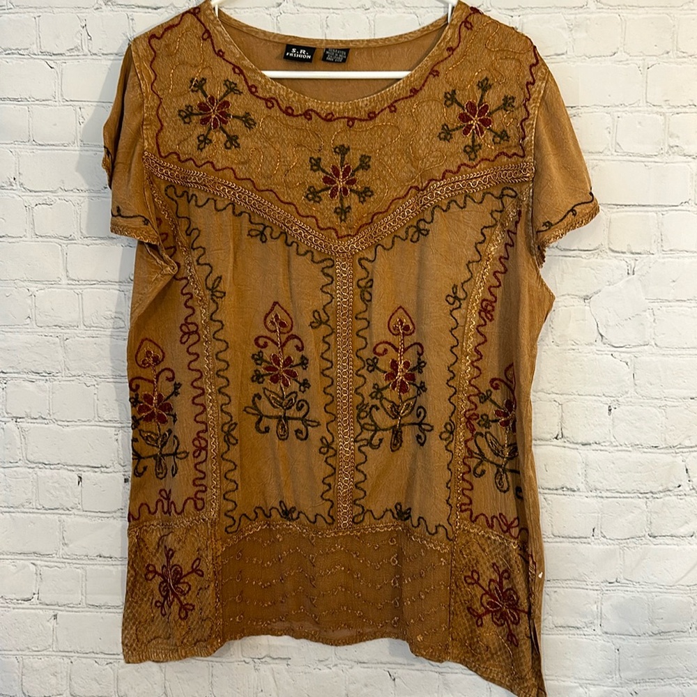 S. R. Fashion beautiful gold embroidered blouse NWOT